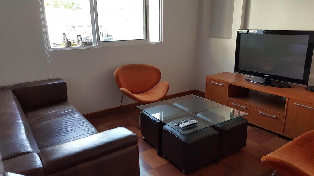 Hostal City *