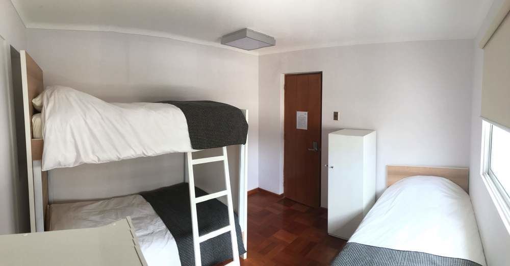Hostal City *