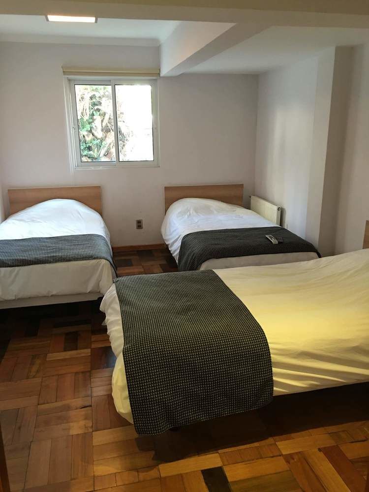 Hostal City *